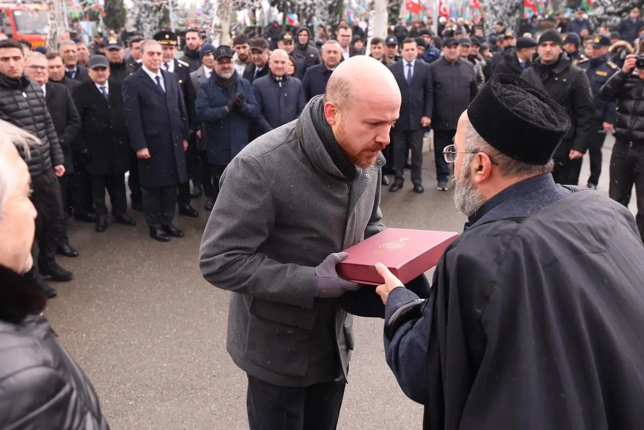 Hacı Tahir Karabaği, Bilal Erdoğan’a Kur’an-ı Kerim hediye etti