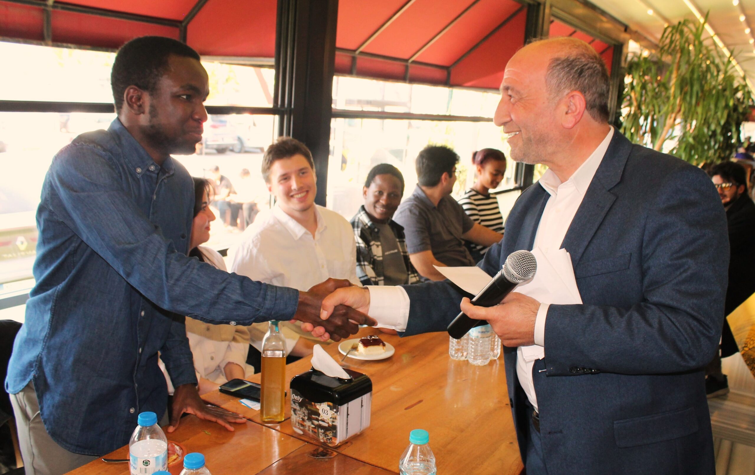 Bursalı Marketçilerden Üniversitelilere Destek