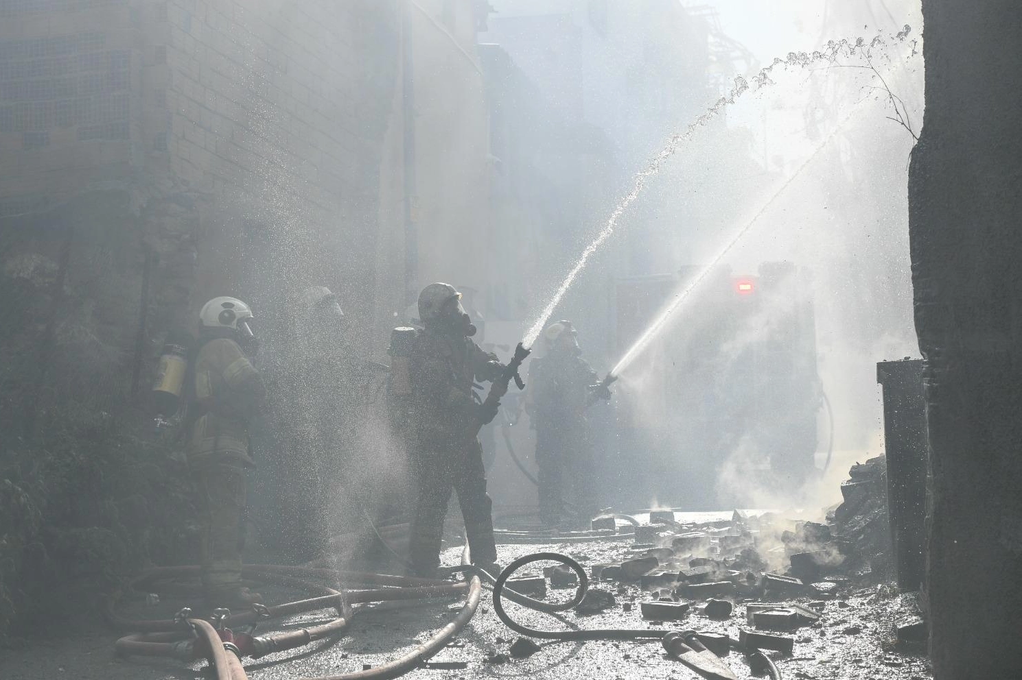 İzmir Konak’ta bina yangını kontrol altında