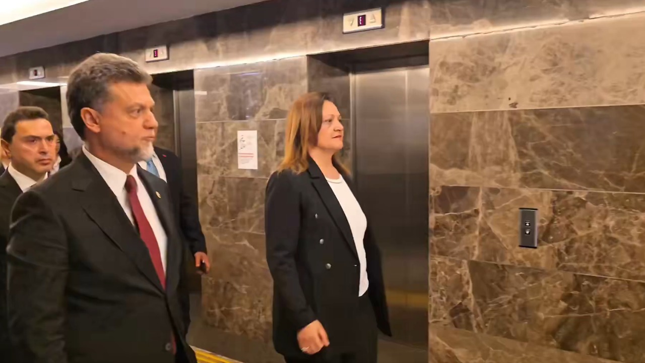 Afyonkarahisar Belediye Başkanı Köksal AK Parti’ye geçti