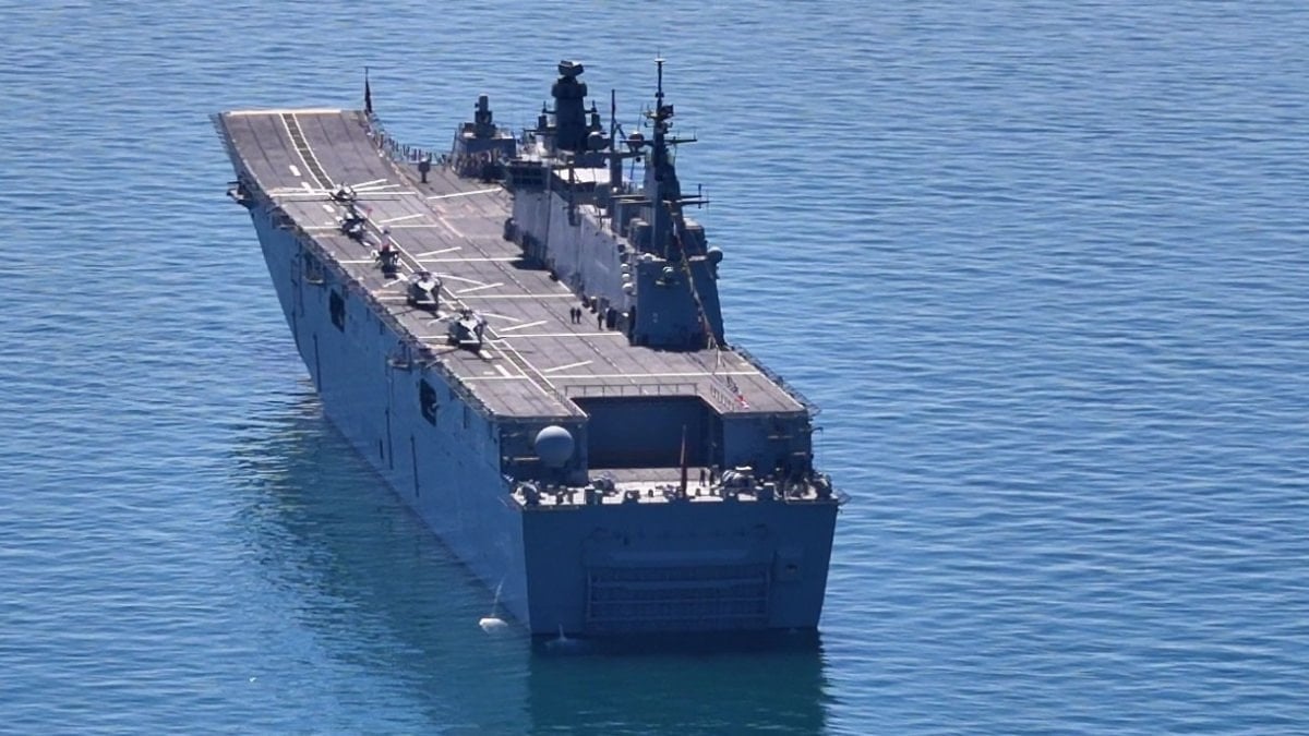 TCG Anadolu ve Denizaltı İstanbul’da