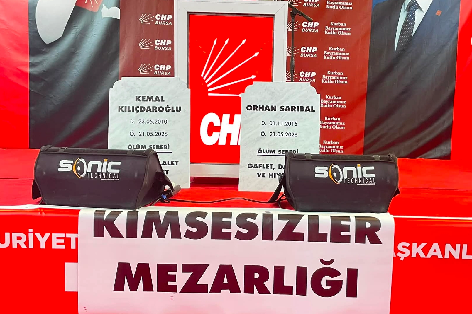 Bursa’da CHP’den Kılıçdaroğlu ve Sarıbal’a mezar taşlı protesto