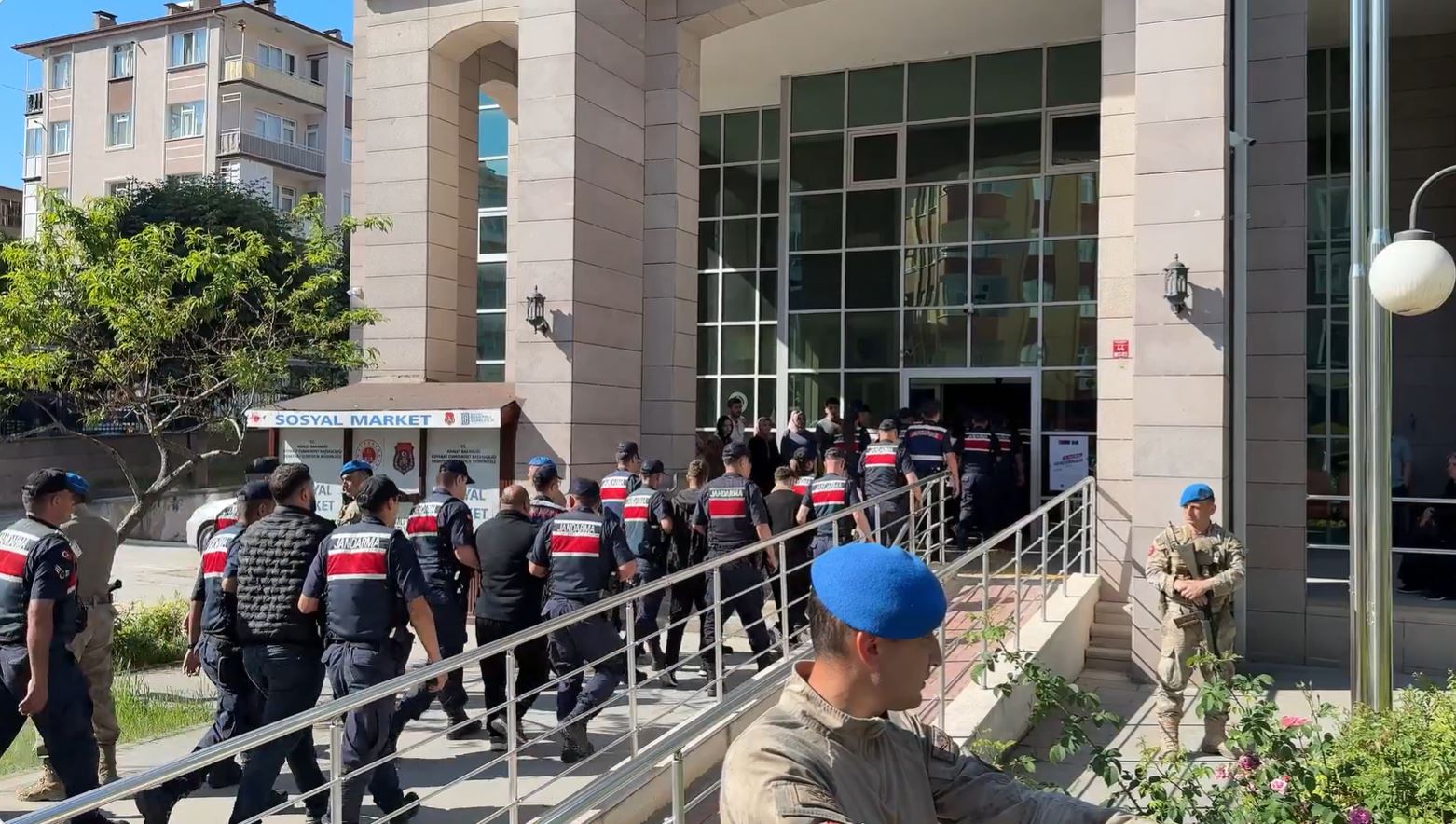 Jandarma’dan 24 İlde Eş Zamanlı Suç Örgütü Operasyonları