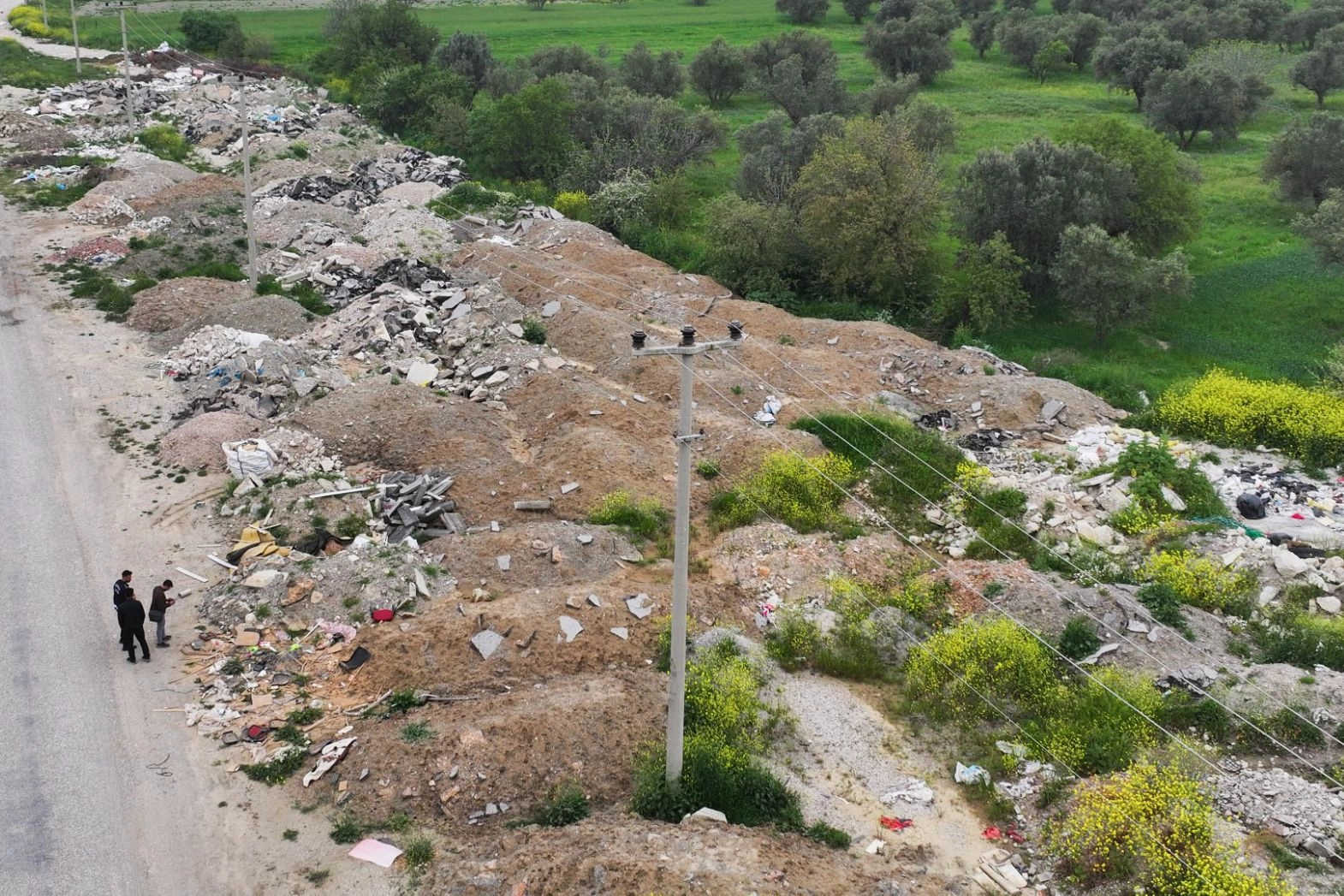Manisa’da kaçak moloz dökülen alanlar temizlendi