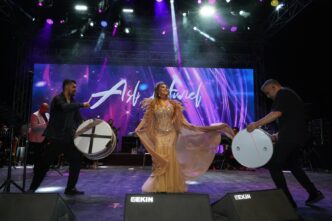 ASLI HÜNEL’DEN AÇIKHAVA’DA MÜZİK ZİYAFETİ