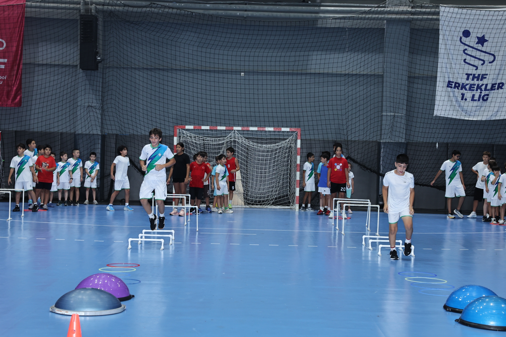NİLÜFER’DE HENTBOL AKADEMİSİ AÇILDI