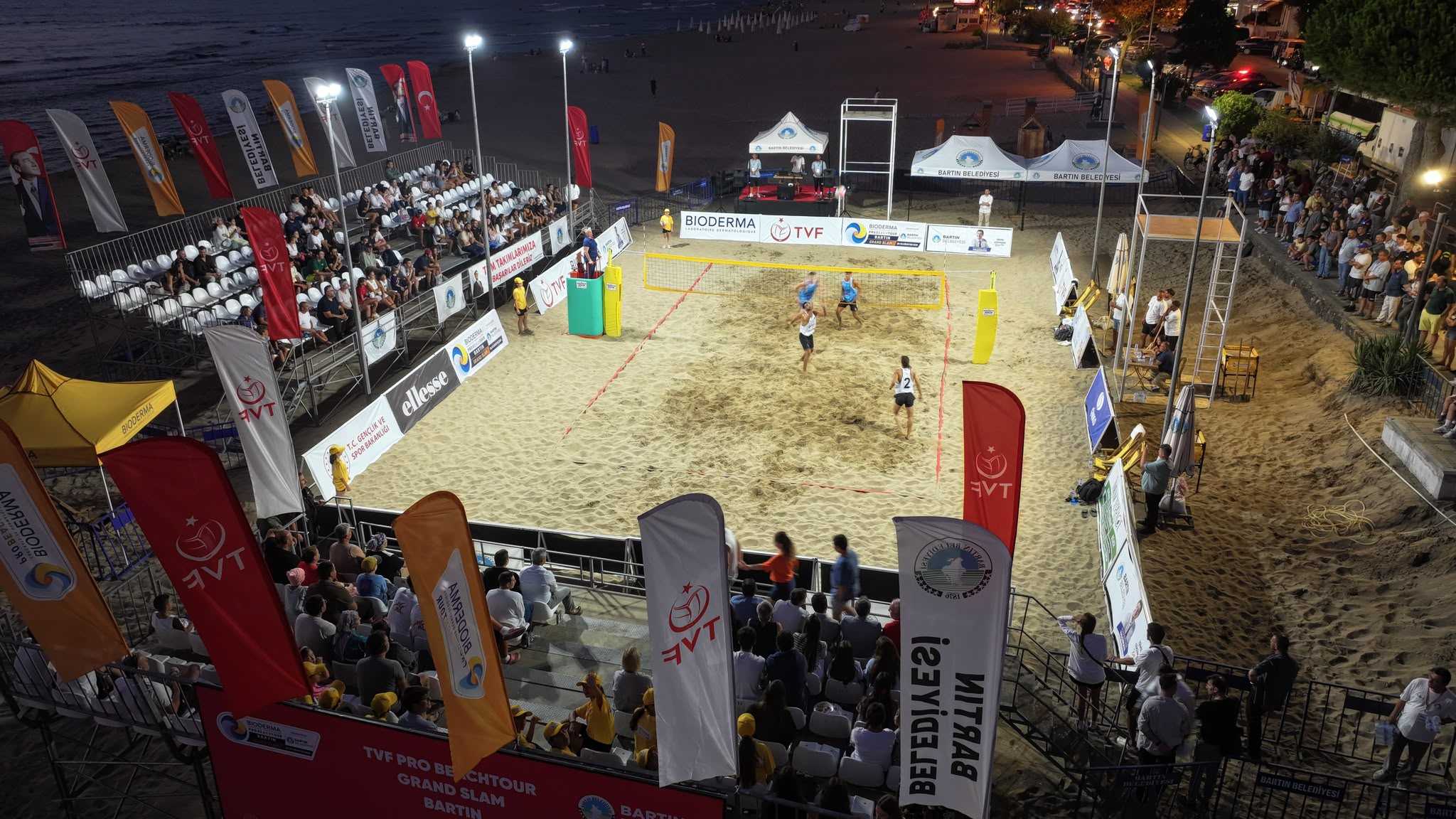 İnkumu’nda Plaj Voleybolu Heyecanı Başladı