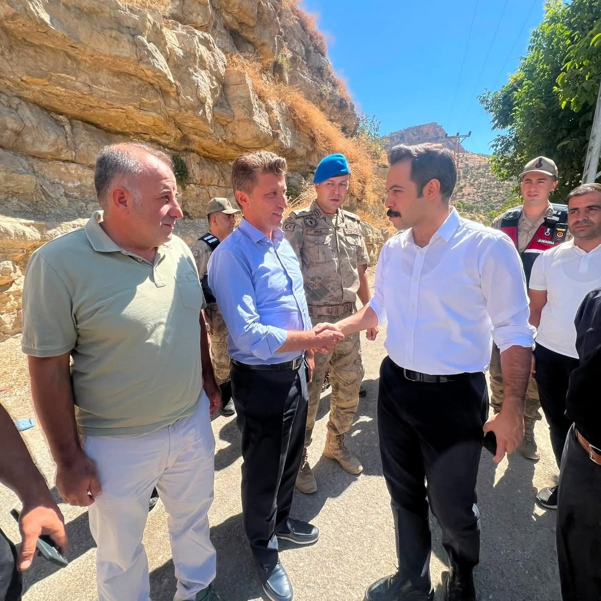 KAYMAKAM MEHMET ZAHİD UZUN’DAN GÖNÜL GÖNÜLE BİR KÖY ZİYARETİ: “DEVLET, VATANDAŞIN YANINDA”