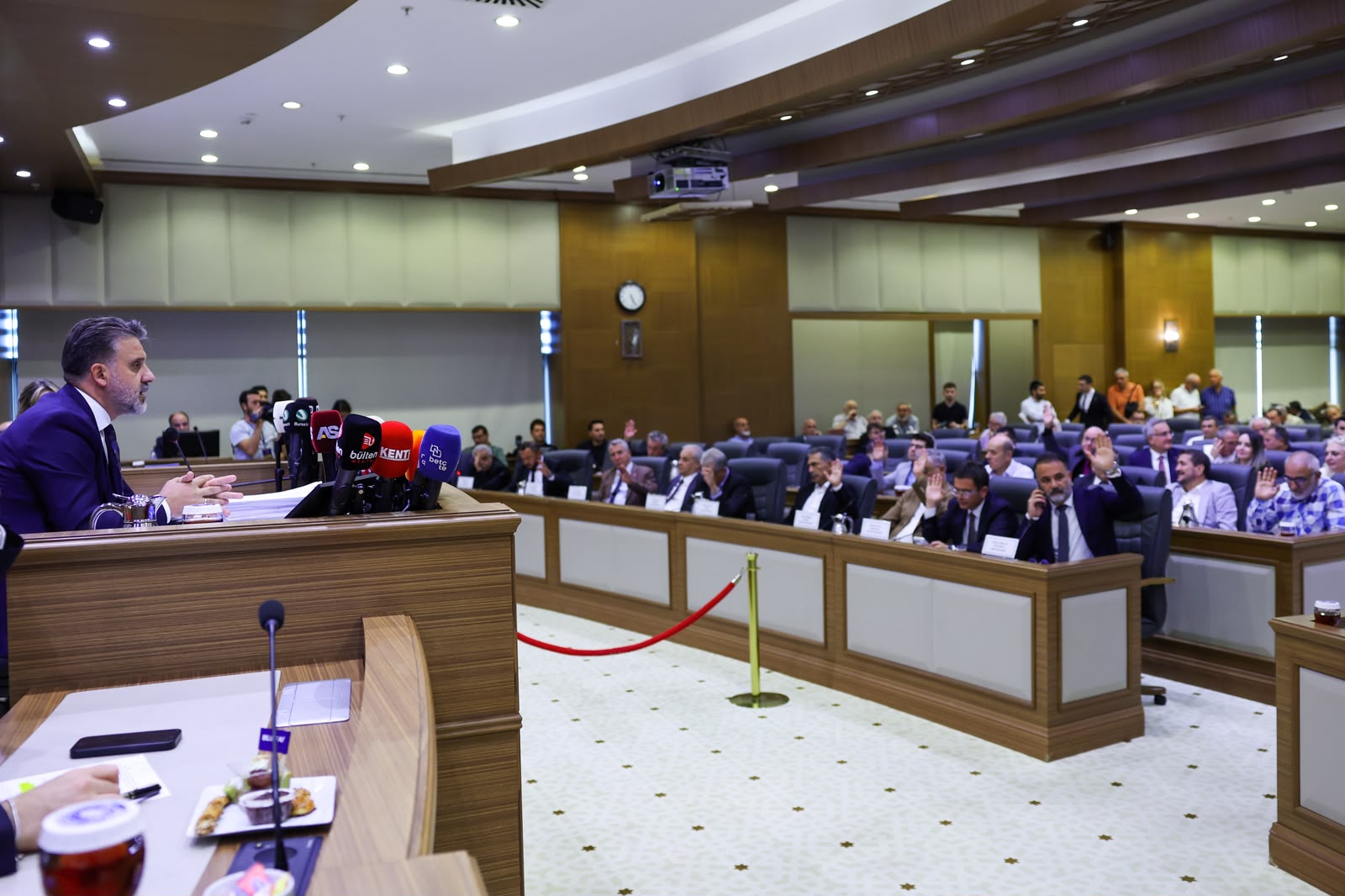 Başkan Vekili Biba: “Bütün otobüsleri elektrikliye çevireceğiz