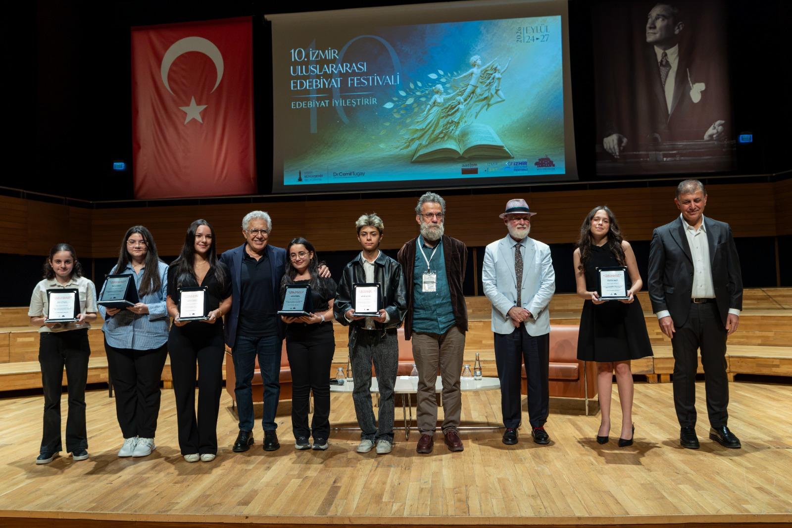 İzmir’de edebiyatın 10 yıllık yolculuğu