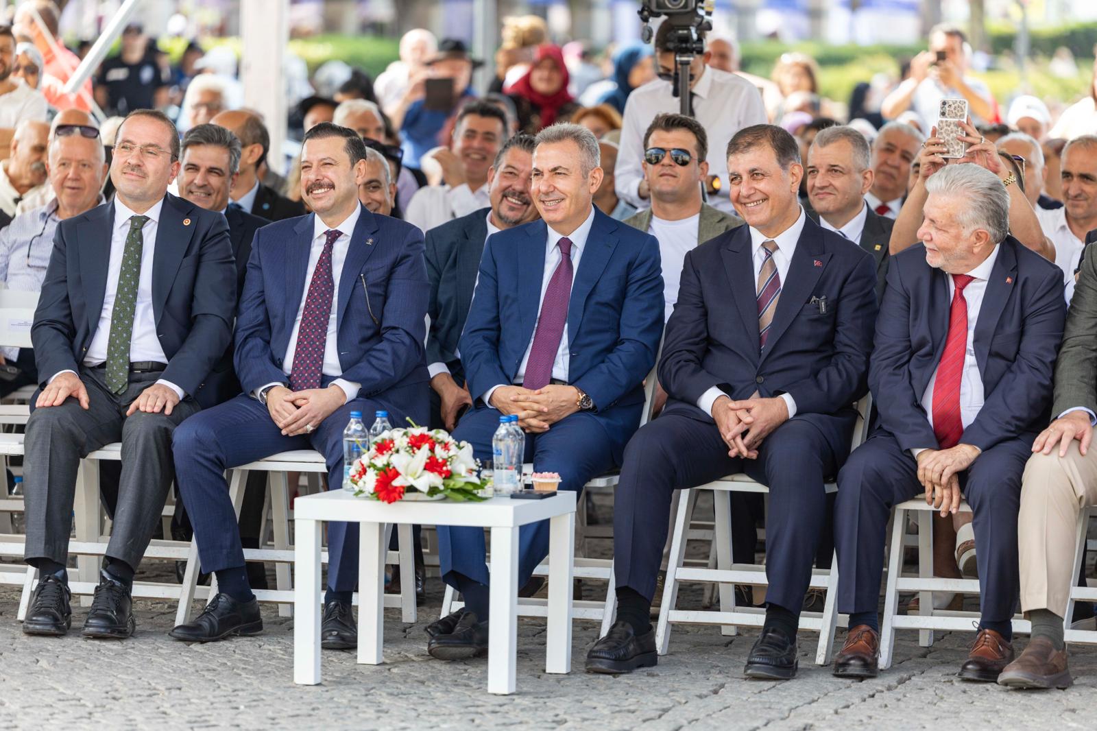 İzmir’de esnafın bayramı coşkuyla kutlandı