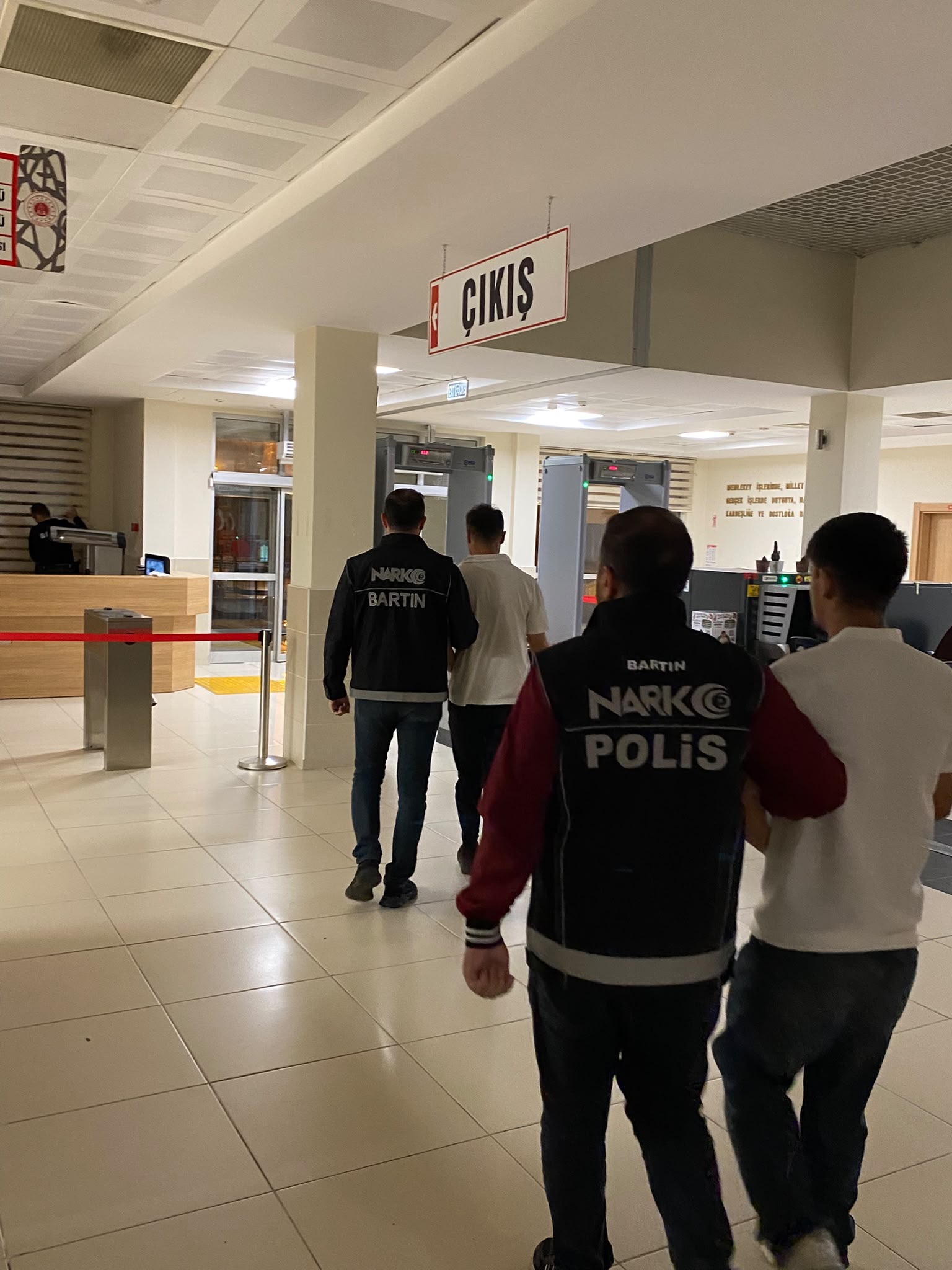 Uyuşturucu Operasyonunda 8 Şüpheli Gözaltına Alındı