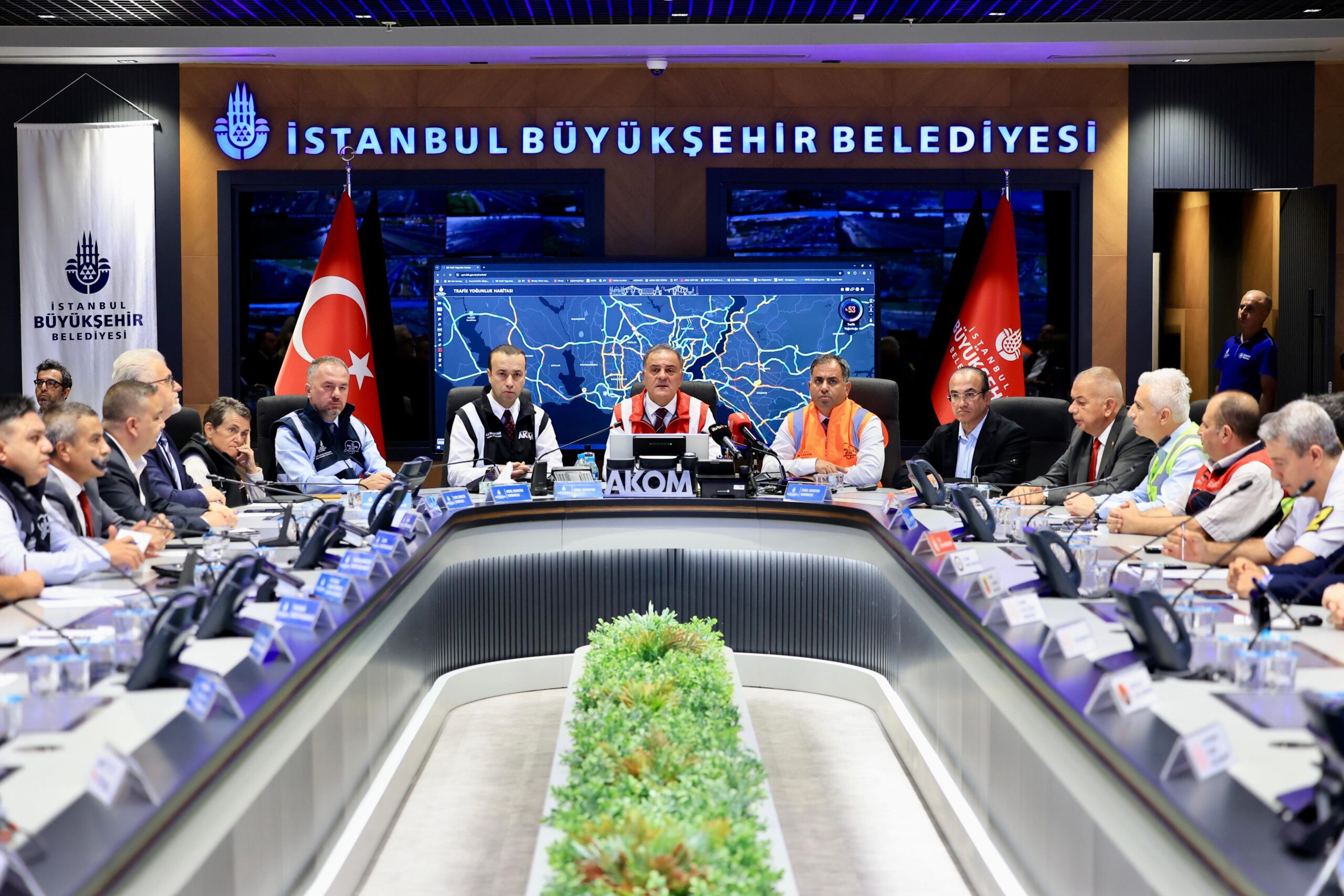 İSTANBUL’DA DERS ZİLİ ÇALDI, İBB TÜM KURUMLARIYLA SAHAYA İNDİ