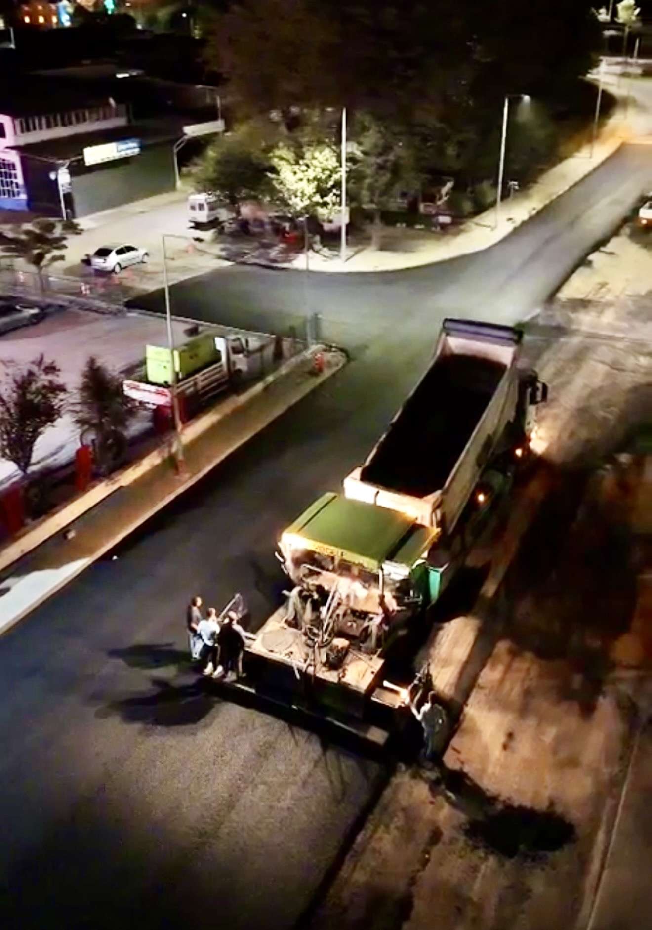 BARTIN SANAYİ SİTESİ’NDE SICAK ASFALT MESAİSİ GECE GÜNDÜZ SÜRÜYOR