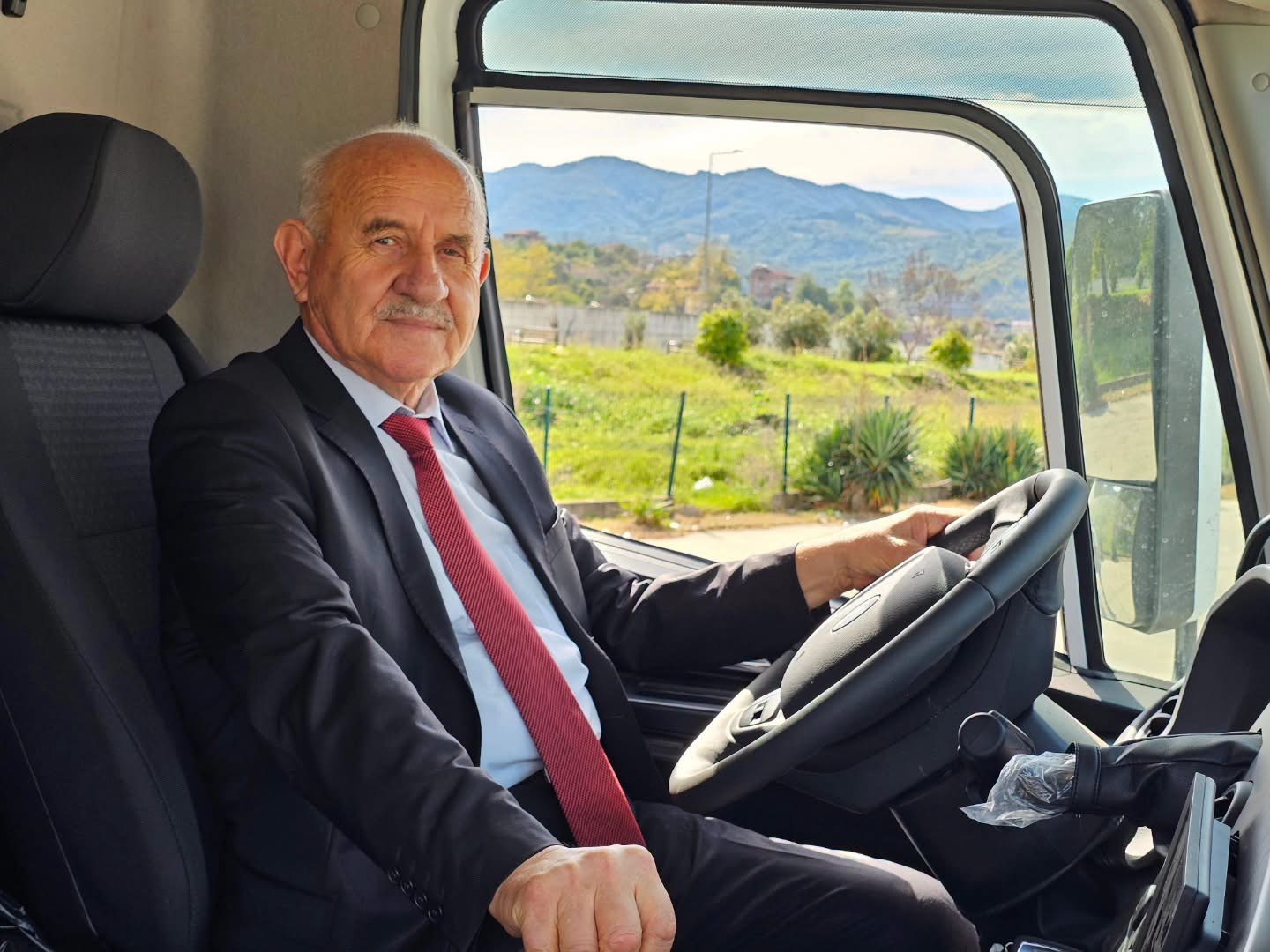KOZCAĞIZ BELEDİYESİ’NE 8 MİLYON TL DEĞERİNDE YENİ HİZMET ARACI