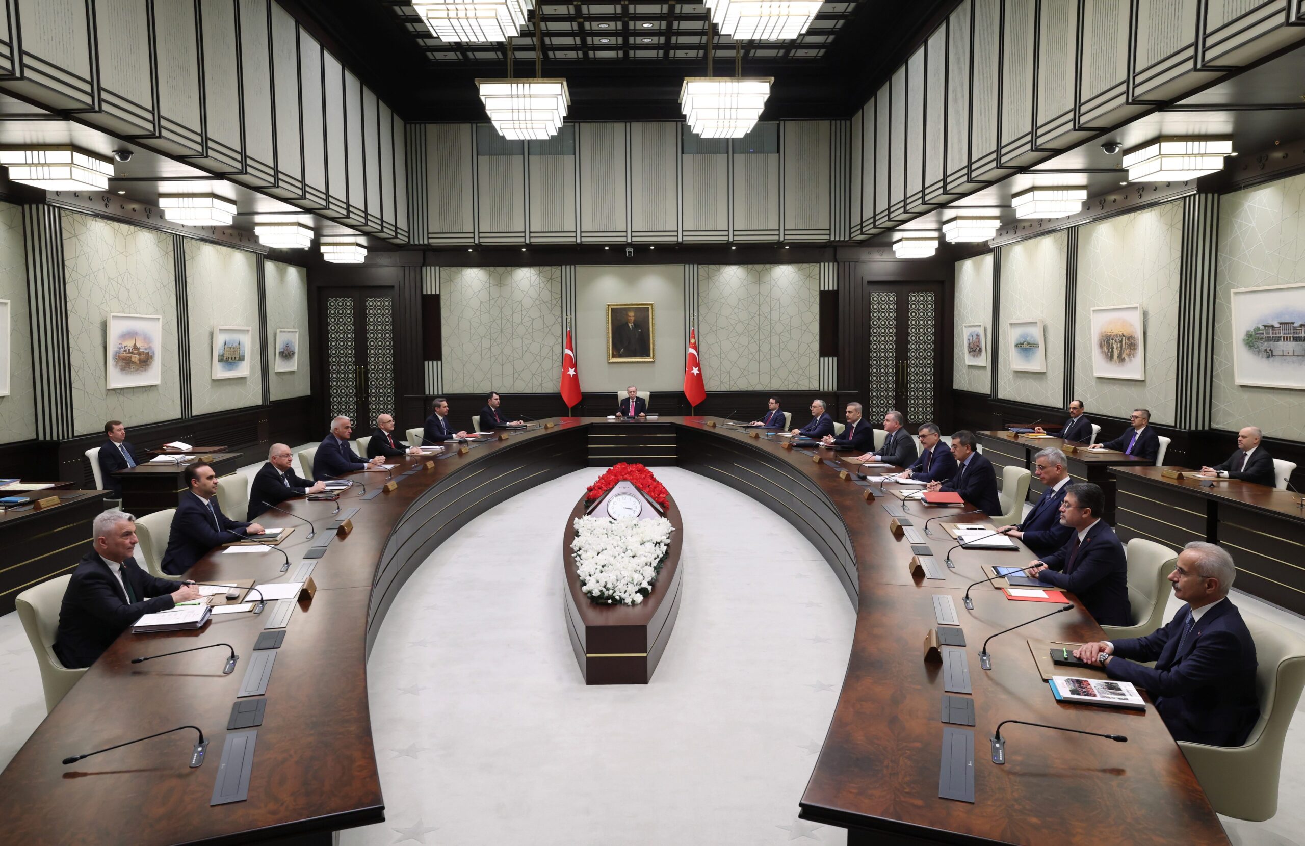 Kabine Toplantısında Bölgesel ve Ekonomik Gündem