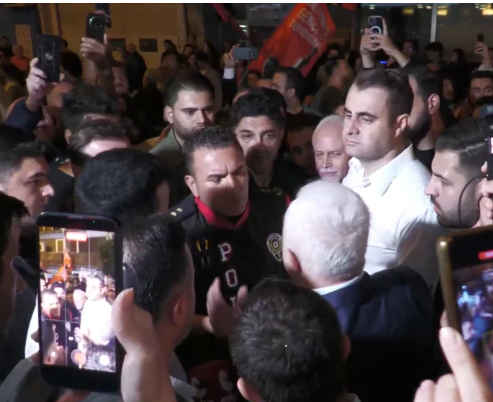 İzmir’de YENİ Parti Protestosu