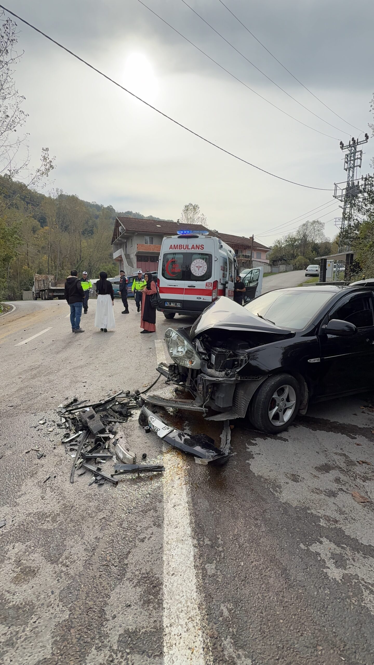 Kozcağız–Hasankadı Yolunda Kazada 3 Kişi Yaralandı
