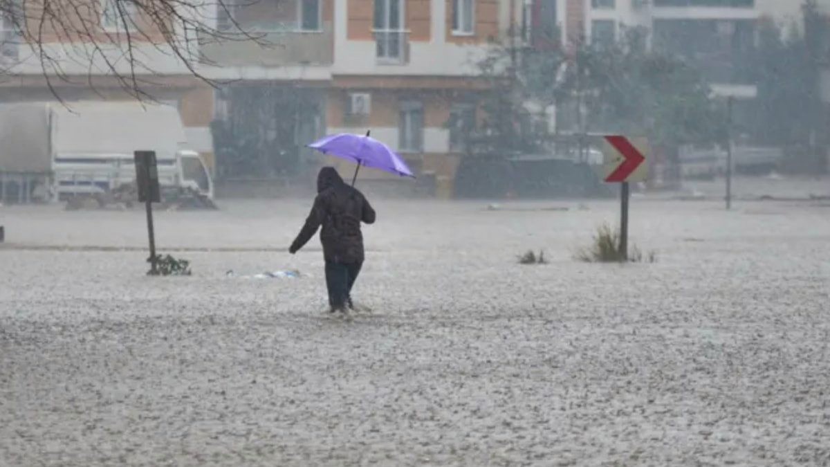 Antalya’da Yağış Perşembe Öğlesine Kadar Sürecek