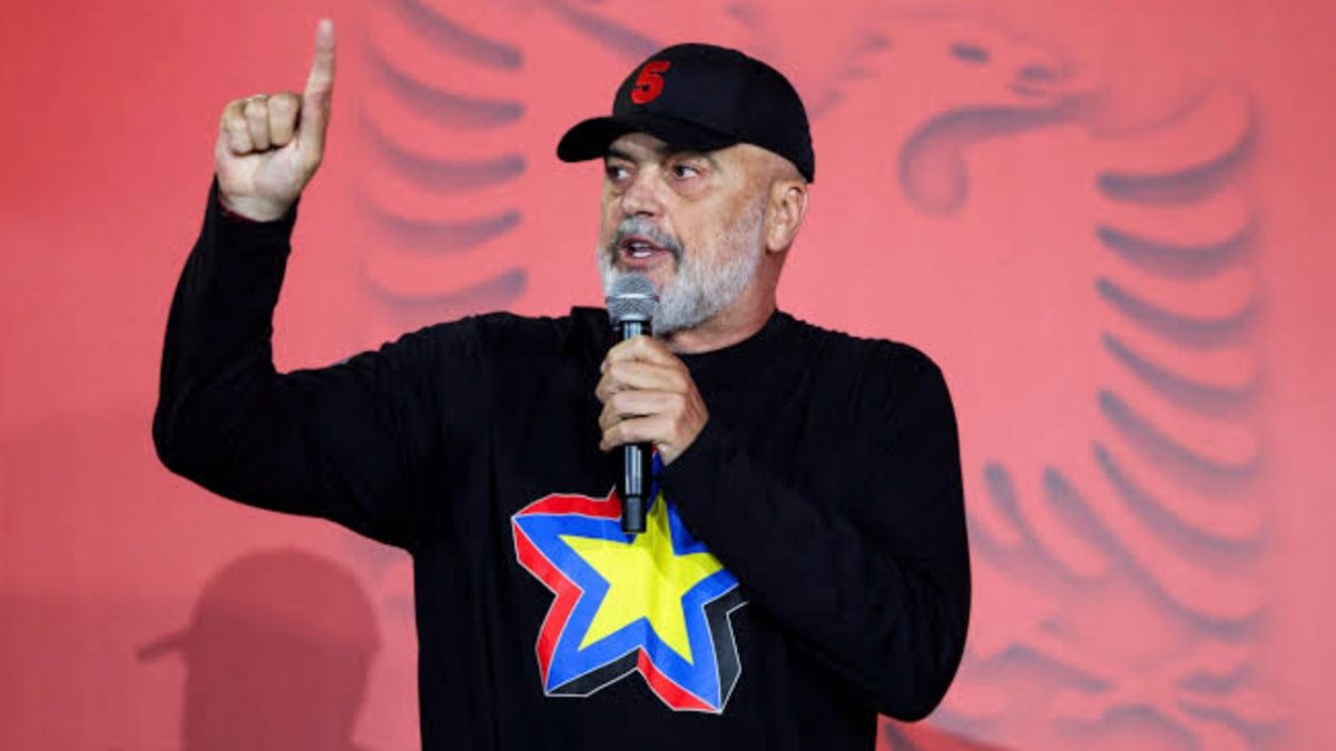 Arnavutluk’ta Protestolar: Rama İstifa Etmeyeceğini Açıkladı