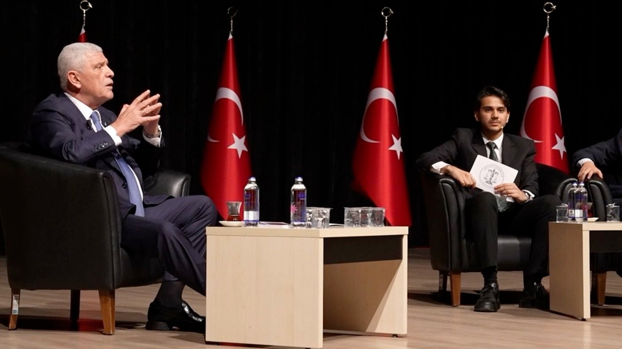 Müsavat Dervişoğlu Gençlerle YouTube Kanalında Buluştu