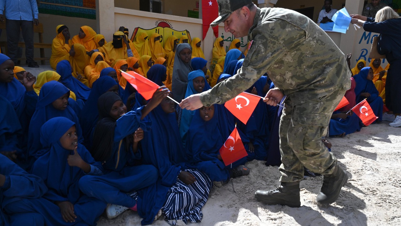Somali’de 5 Derslik Onarılarak Eğitime Açıldı