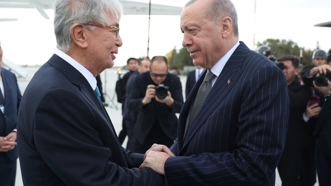 Erdoğan, Kazakistan Cumhurbaşkanı Tokayev’i Karşıladı