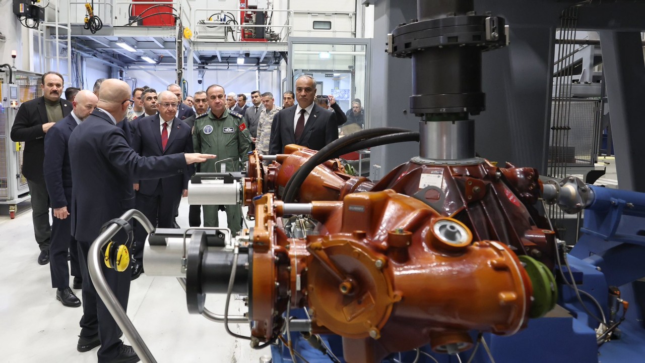 Bakan Güler, Eskişehir’de Alp Havacılığı’nı Ziyaret Etti