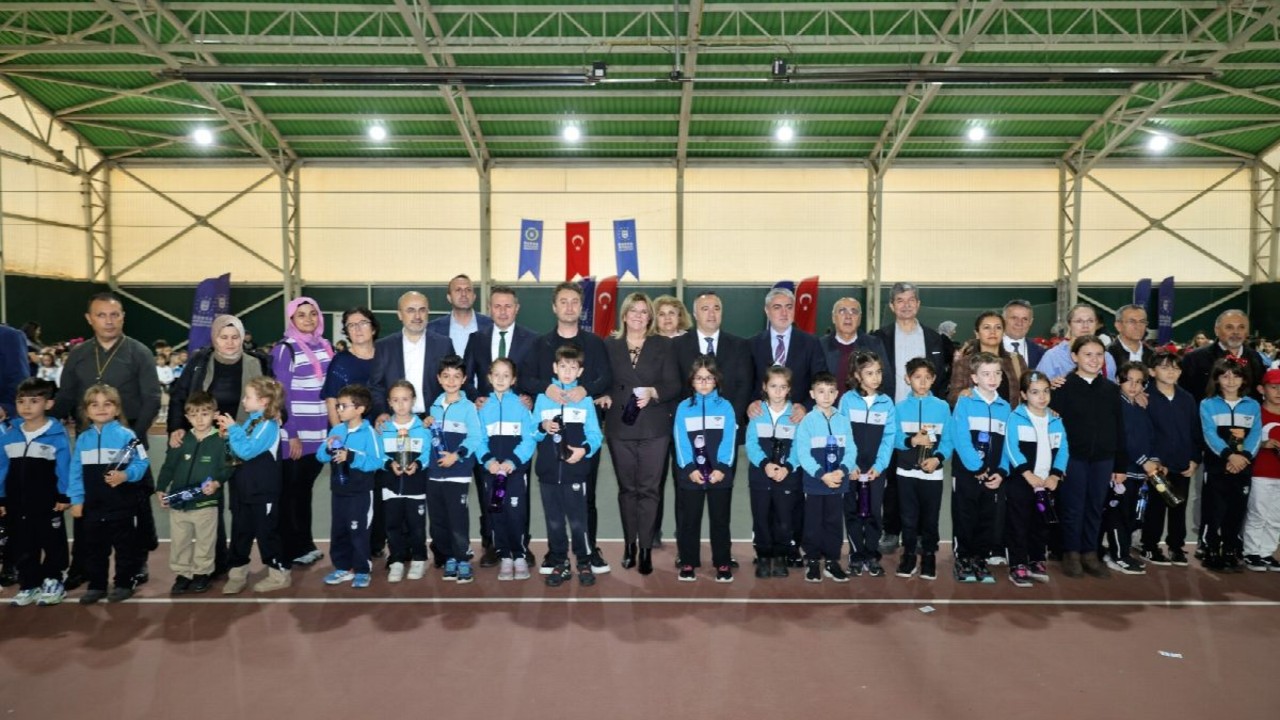 Bursa’da 600 Öğrenciye Ücretsiz Tenis Kursu Başladı