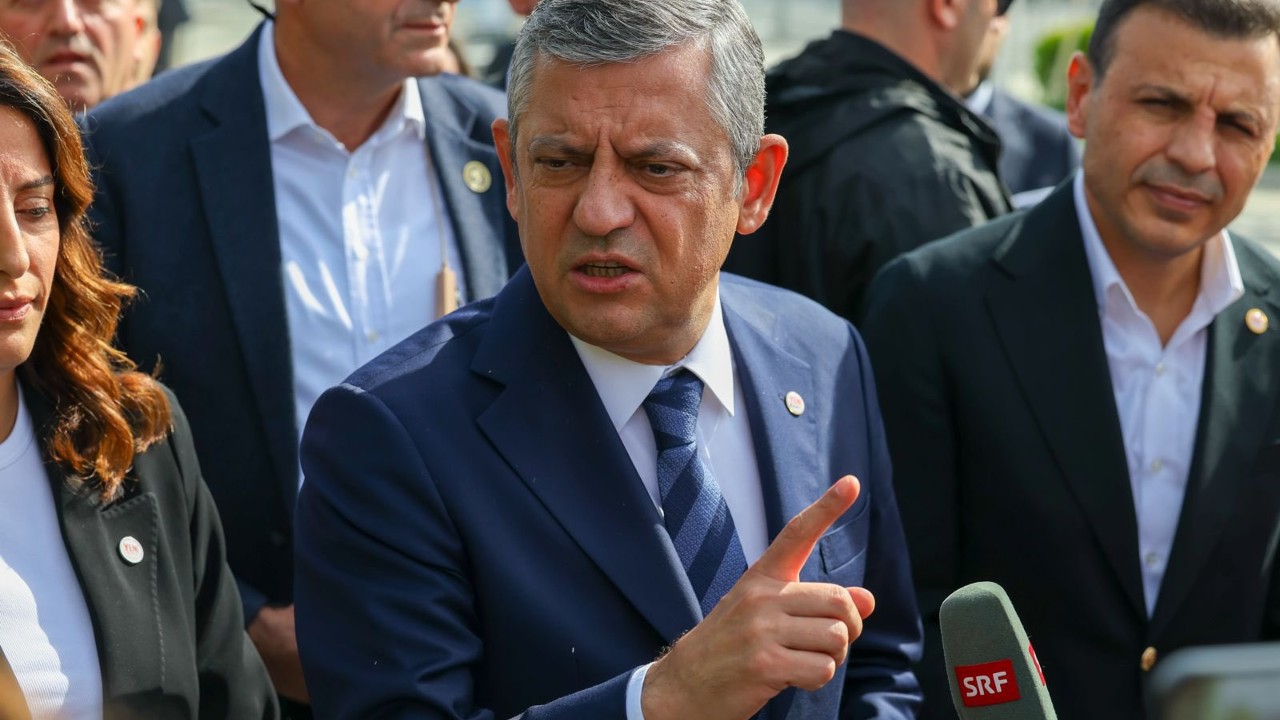 Özgür Özel İBB Davası Duruşması Girişinde Açıklama Yaptı