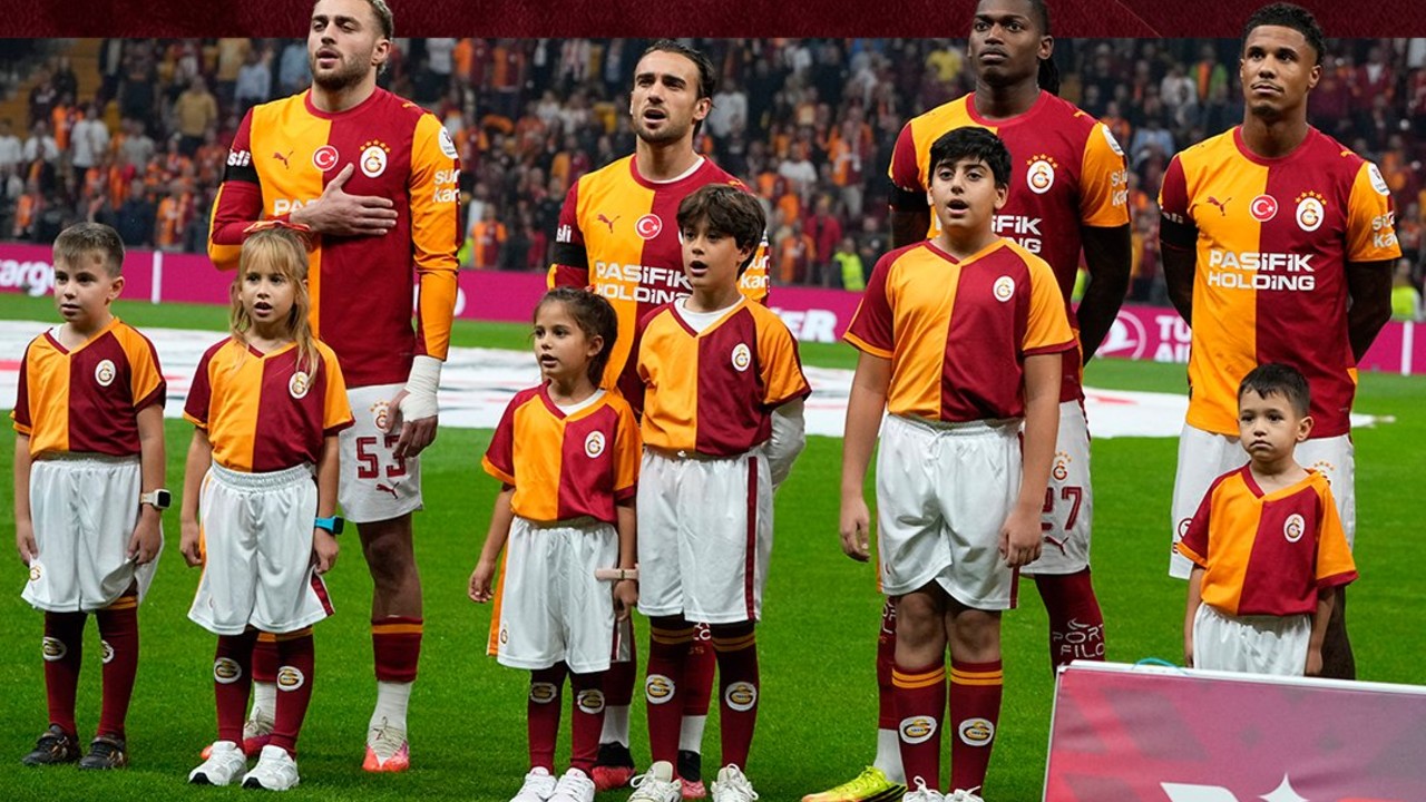 Galatasaray-Fenerbahçe Maçında Minikler Sahaya Çıkacak