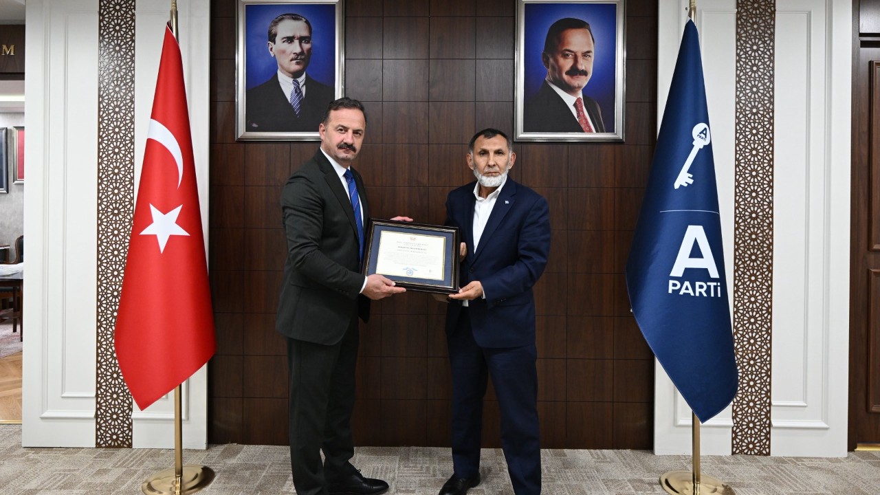 Doğu Türkistan Heyeti Anahtar Parti’yi Ziyaret Etti