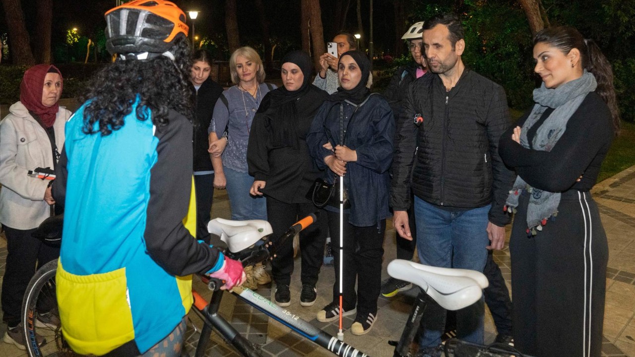 İzmir’de Görme Engelliler Tandem Bisikletle Pedal Çevirdi