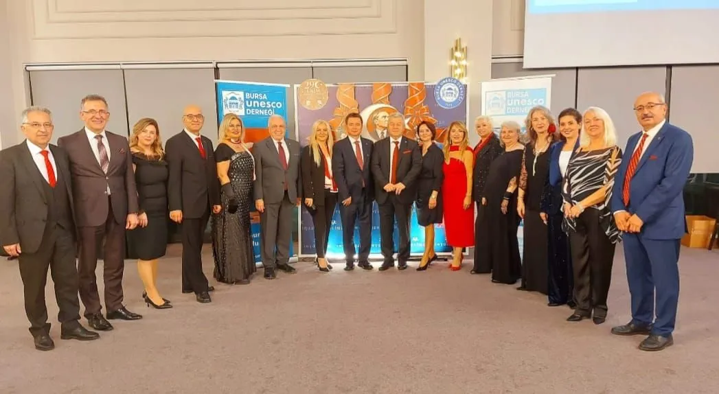 Bursa UNESCO Derneği Cumhuriyet Balosu’nda Ödüller Verdi
